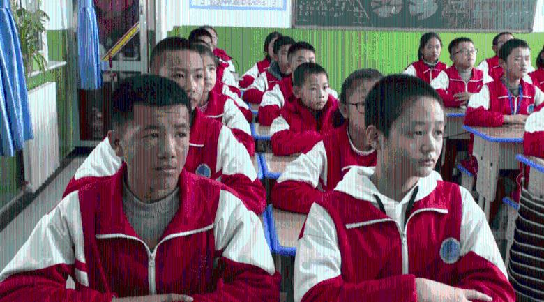 “男儿断掌千斤两,女子断掌过房养”,断掌啥意思?有道理吗?